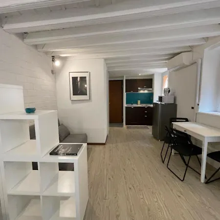 Travi E Grigio Studio Maddalena - Genovainrelax Appartamento
